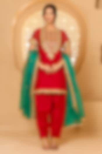 Red Cotton Chanderi Floral Embroidered Short Kurta Set by saina kapoor at Pernia's Pop Up Shop