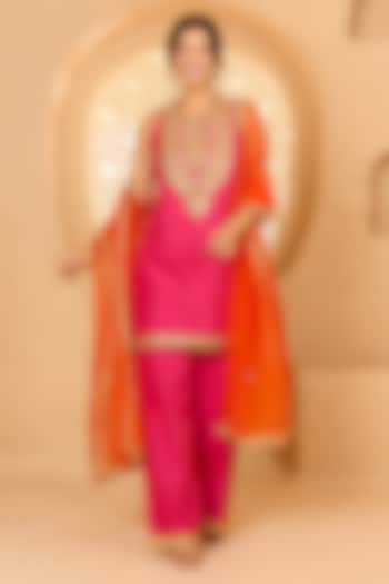 Fuchsia Cotton Chanderi Floral Embroidered Halter Kurta Set by saina kapoor at Pernia's Pop Up Shop