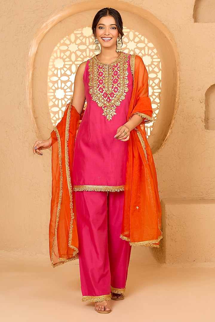 Fuchsia Cotton Chanderi Floral Embroidered Halter Kurta Set by saina kapoor at Pernia's Pop Up Shop