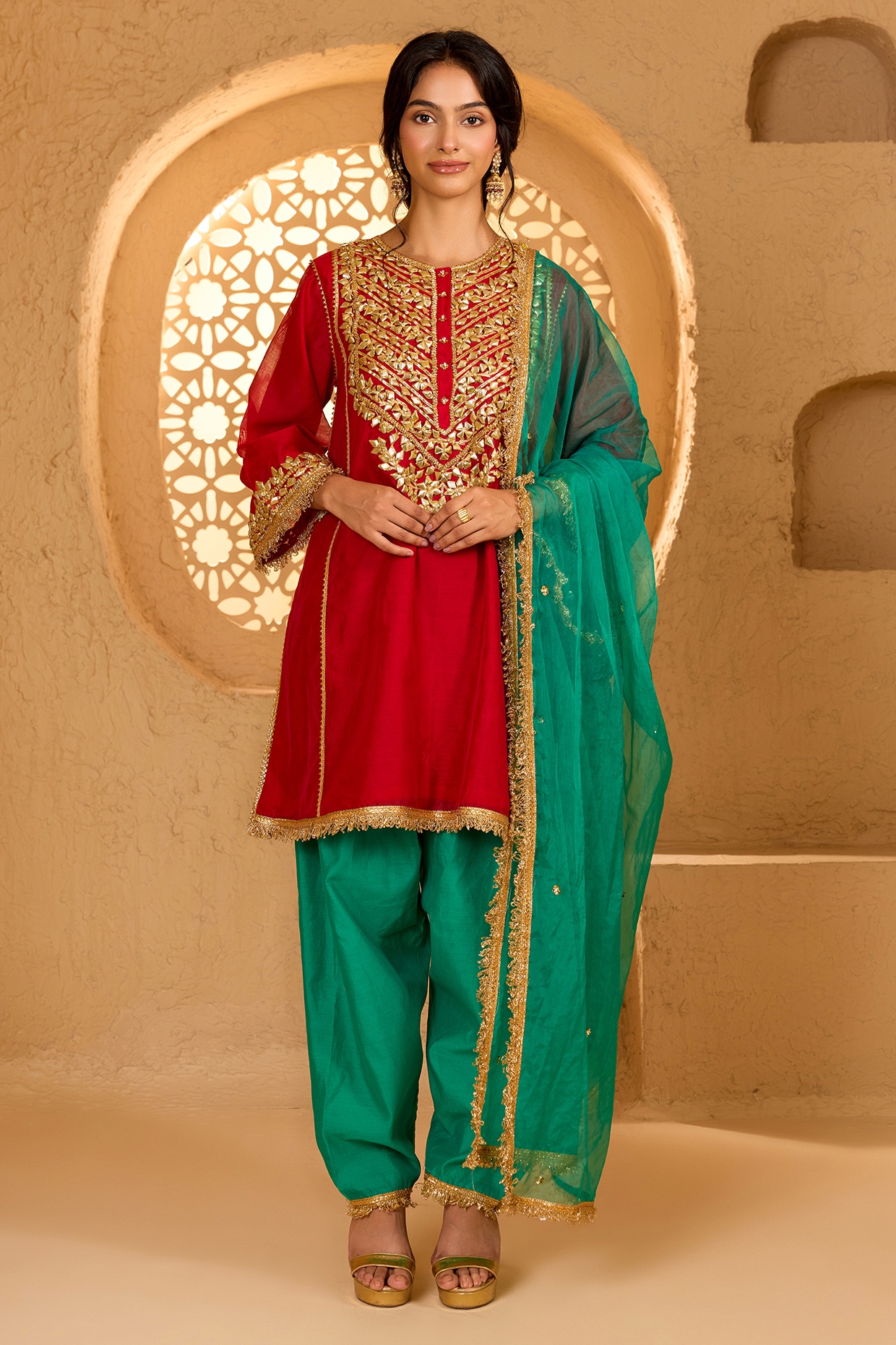 saina kapoor Red Cotton Chanderi Floral Embroidered Short Kurta Set