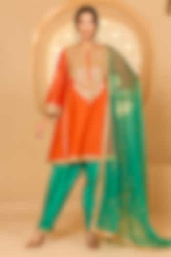 Orange Cotton Chanderi Floral Embroidered Short Kurta Set by saina kapoor at Pernia's Pop Up Shop