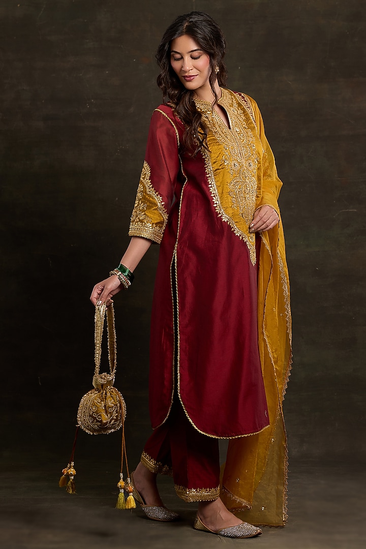 Maroon Chanderi Embroidered Kurta Set by Saina kapoor at Pernia's Pop Up Shop