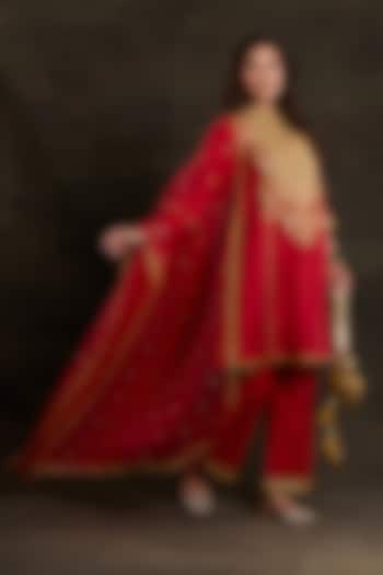 Red Chanderi Sequins Embroidered Kurta Set by Saina kapoor at Pernia's Pop Up Shop