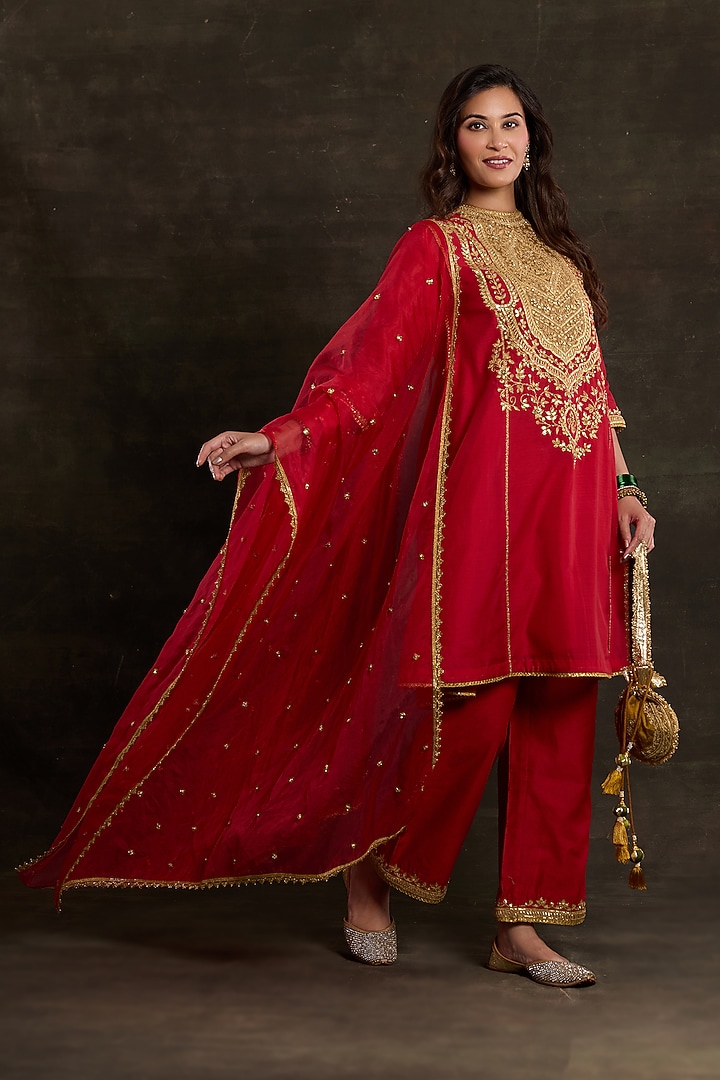 Red Chanderi Sequins Embroidered Kurta Set by Saina kapoor at Pernia's Pop Up Shop