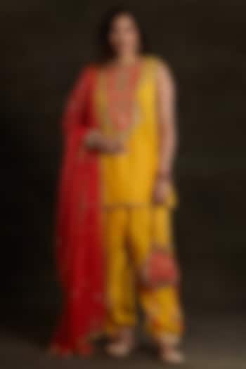 Yellow Chanderi Sequins Embroidered Sleeveless Kurta Set by Saina kapoor at Pernia's Pop Up Shop