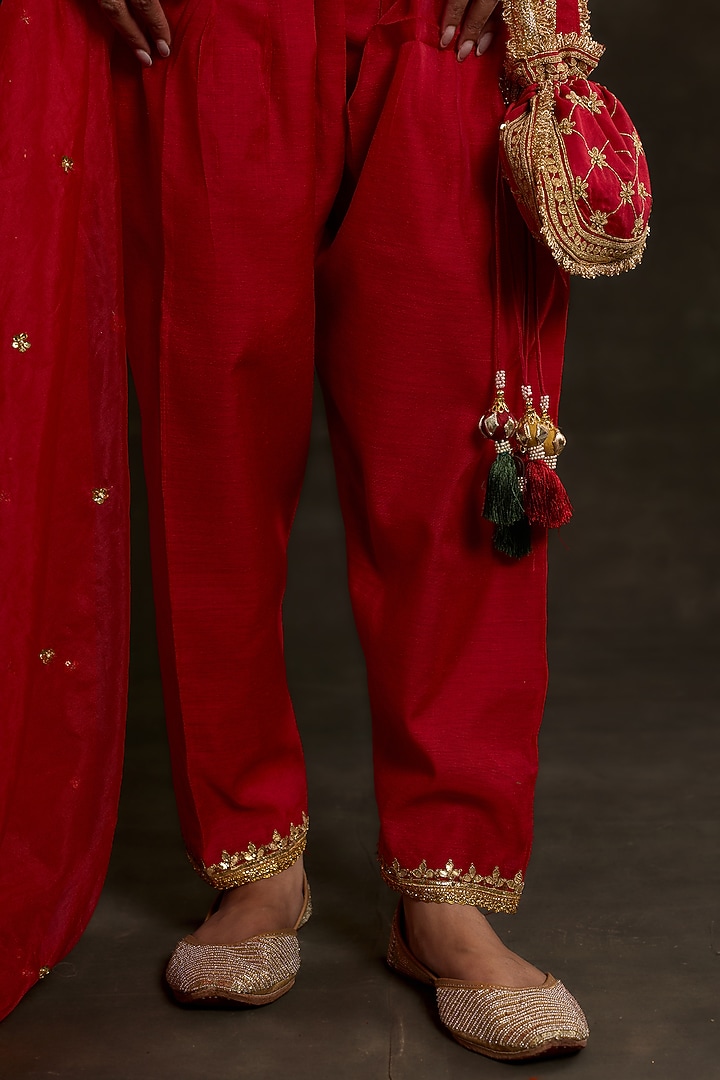 Red Chanderi Sequins Embroidered Kurta Set by Saina kapoor at Pernia's Pop Up Shop