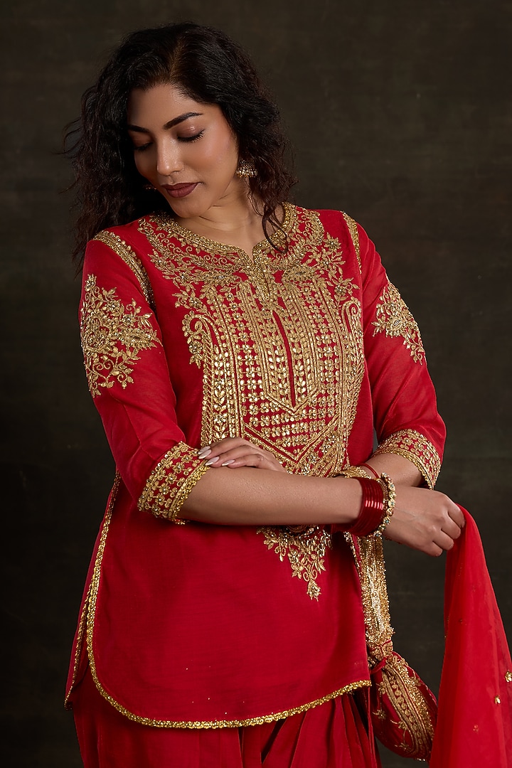 Red Chanderi Sequins Embroidered Kurta Set by Saina kapoor at Pernia's Pop Up Shop