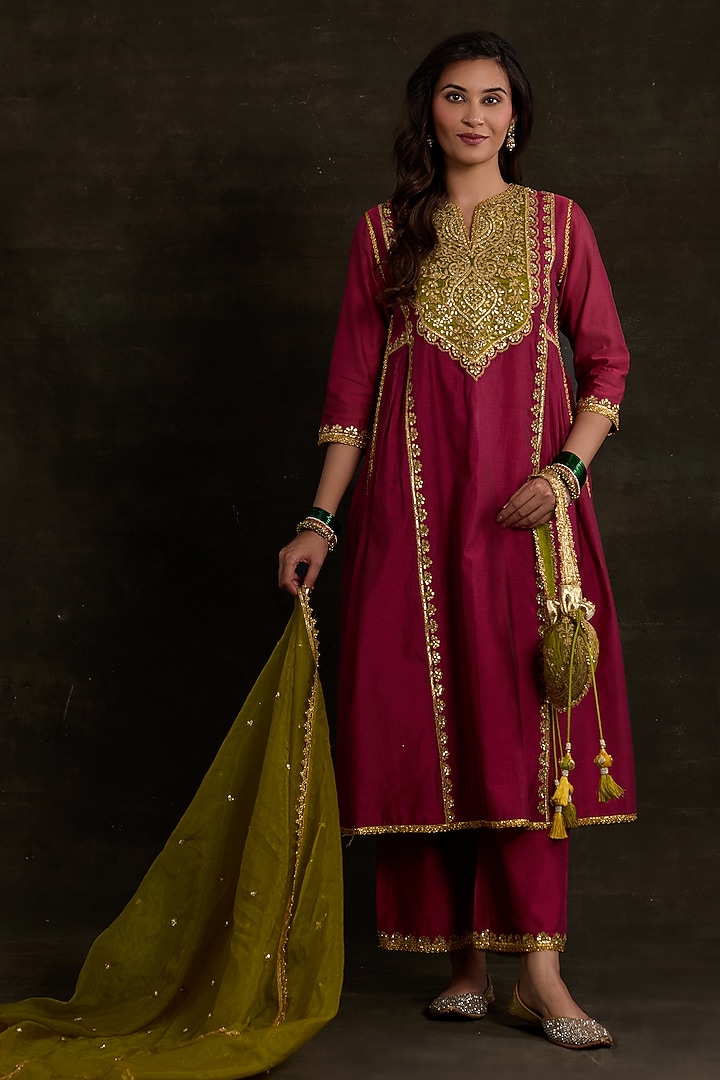 Plum Chanderi Sequins Embroidered Kurta Set by Saina kapoor at Pernia's Pop Up Shop