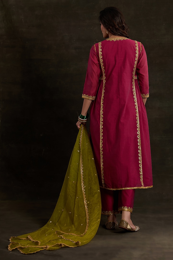 Plum Chanderi Sequins Embroidered Kurta Set by Saina kapoor at Pernia's Pop Up Shop