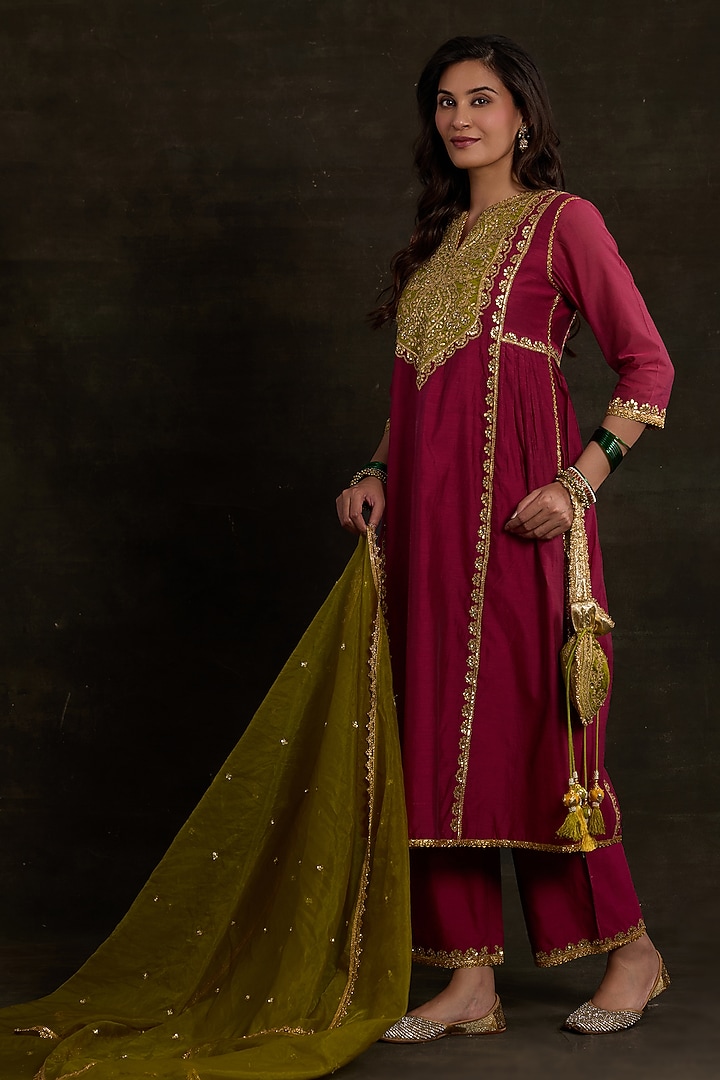 Plum Chanderi Sequins Embroidered Kurta Set by Saina kapoor at Pernia's Pop Up Shop