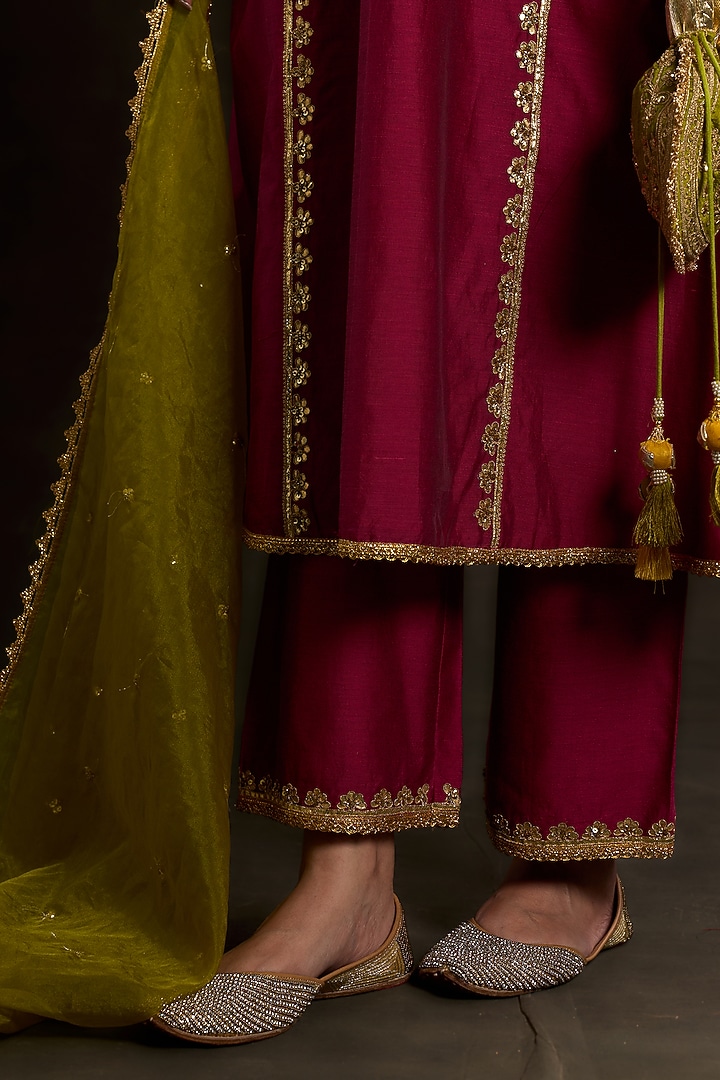 Plum Chanderi Sequins Embroidered Kurta Set by Saina kapoor at Pernia's Pop Up Shop