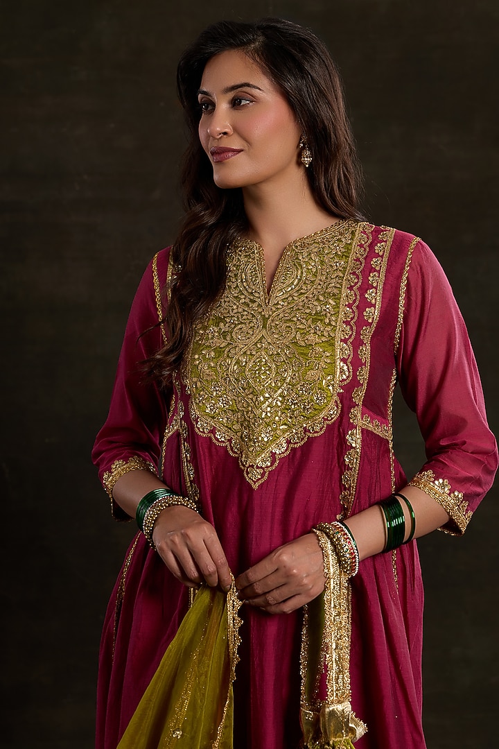 Plum Chanderi Sequins Embroidered Kurta Set by Saina kapoor at Pernia's Pop Up Shop