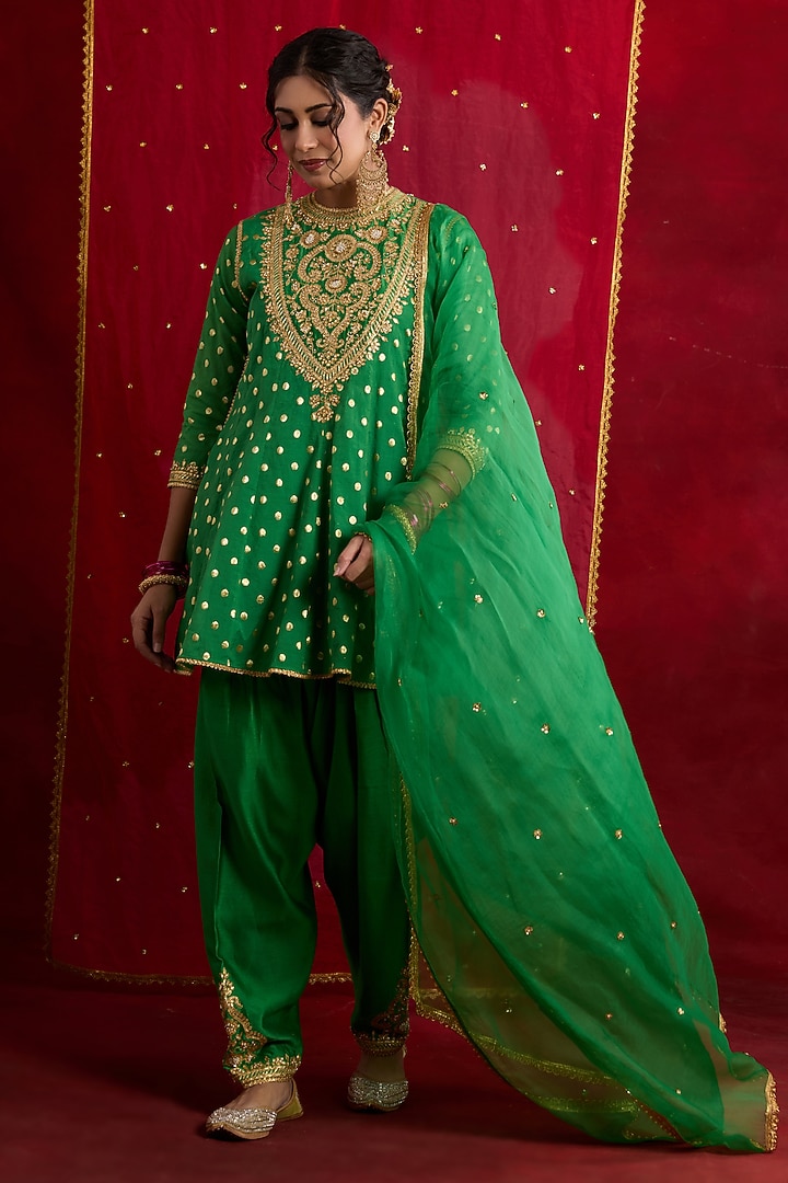 Green Banarasi Brocade & Chanderi Sequins Embroidered Kurta Set by saina kapoor at Pernia's Pop Up Shop