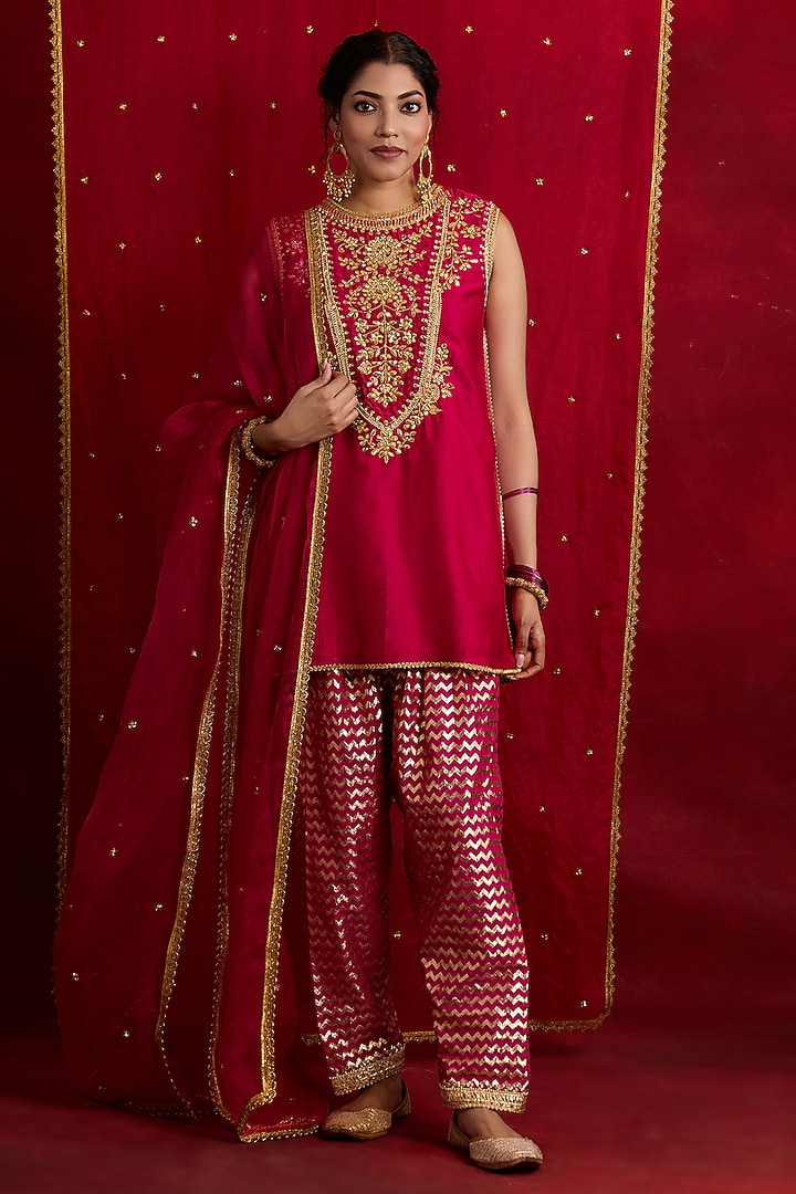 Fuchsia Banarasi Brocade & Chanderi Sequins Embroidered Kurta Set by saina kapoor at Pernia's Pop Up Shop