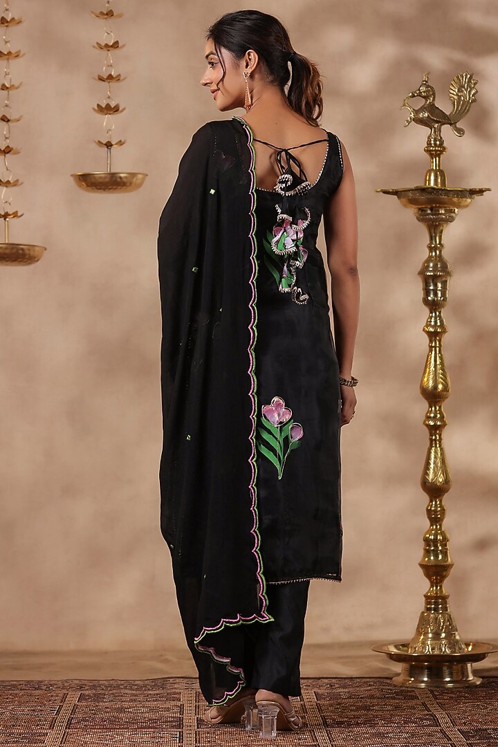 Black Organza Printed Straight Kurta Set by SAMAAYA JAIPUR at Pernia's Pop Up Shop