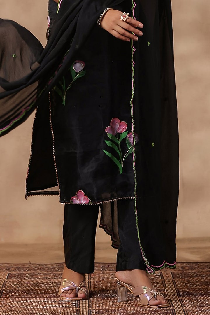 Black Organza Printed Straight Kurta Set by SAMAAYA JAIPUR at Pernia's Pop Up Shop