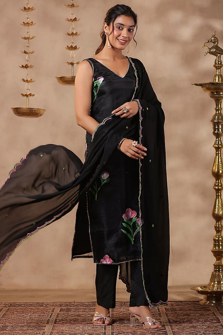 Black Organza Printed Straight Kurta Set by SAMAAYA JAIPUR at Pernia's Pop Up Shop