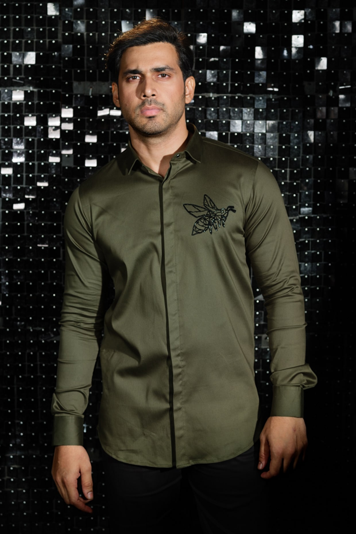 【OLIVE】Embroidery shirt Olive Green Stretchable Cotton Bee Hand Embroidered Shirt by