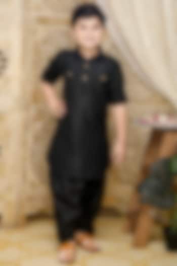 Black Pure Cotton Pathani Kurta Set For Boys by Saka Designs at Pernia's Pop Up Shop