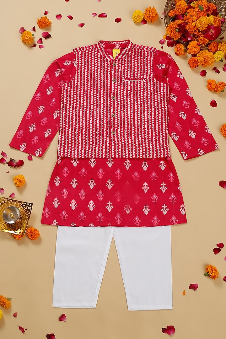 Magenta Cotton Printed Bundi Jacket Set For Boys by Saka Designs