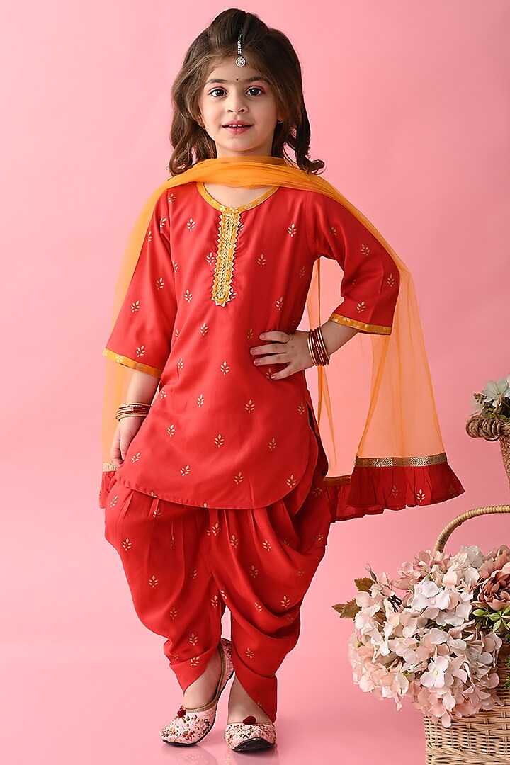 Red Rayon Printed & Embroidered Kurta Set For Girls by Saka Designs