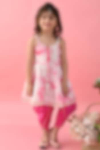 White& Pink Poly Georgette Tie-Dye Kurta Set For Girls by Saka Designs