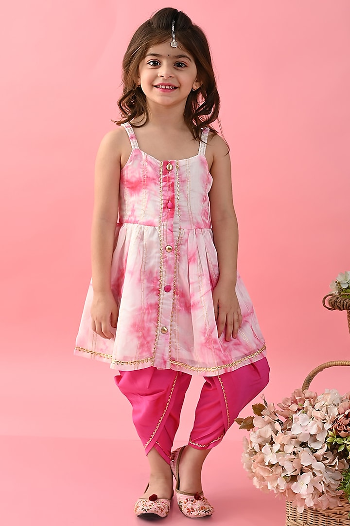 White& Pink Poly Georgette Tie-Dye Kurta Set For Girls by Saka Designs