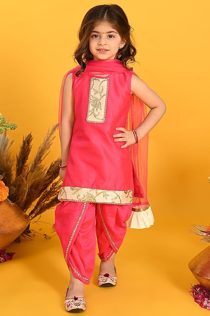 Pink Dupion Embroidered Kurta Set For Girls by Saka Designs at Pernia's Pop Up Shop