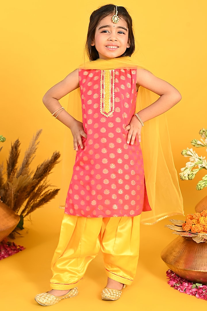 Red Poly Georgette Printed & Embroidered Kurta Set For Girls by Saka Designs