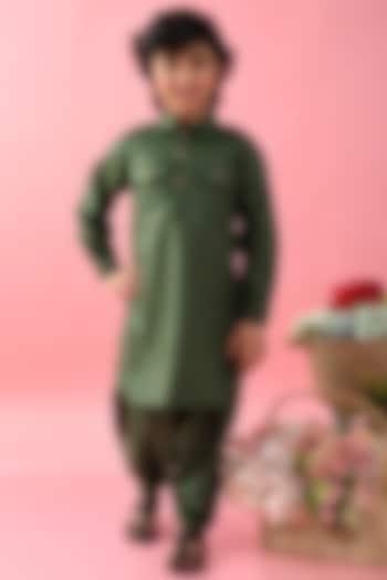 Green Cotton Blend Pathani Kurta Set For Boys by Saka Designs at Pernia's Pop Up Shop