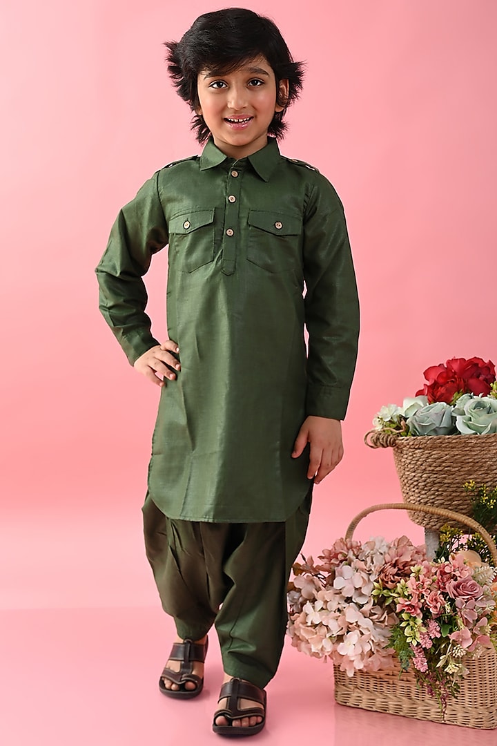 Green Cotton Blend Pathani Kurta Set For Boys Design by Saka