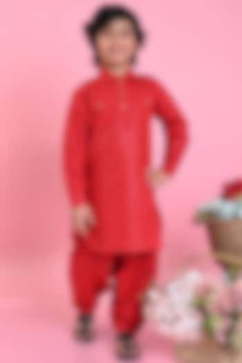 Red Cotton Blend Pathani Kurta Set For Boys by Saka Designs at Pernia's Pop Up Shop