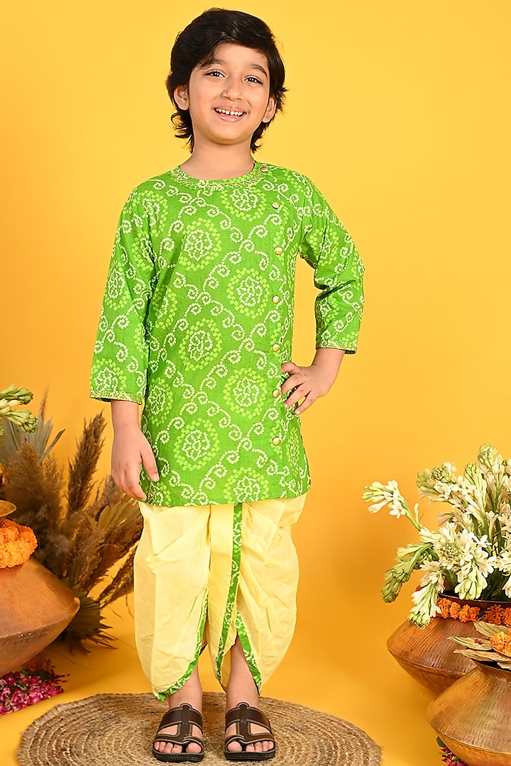 Green Cotton Bandhani Printed Kurta Set For Boys by Saka Designs