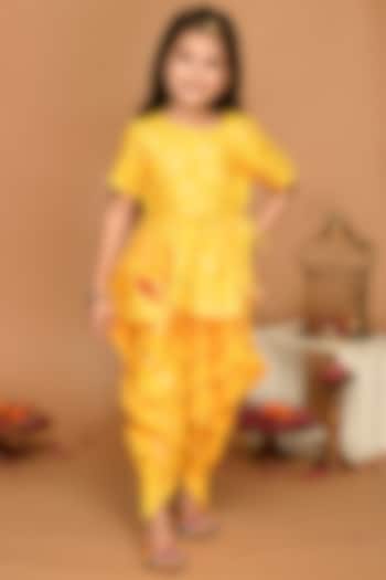 Yellow Cotton Blend Printed Kurta Set For Girls by Saka Designs