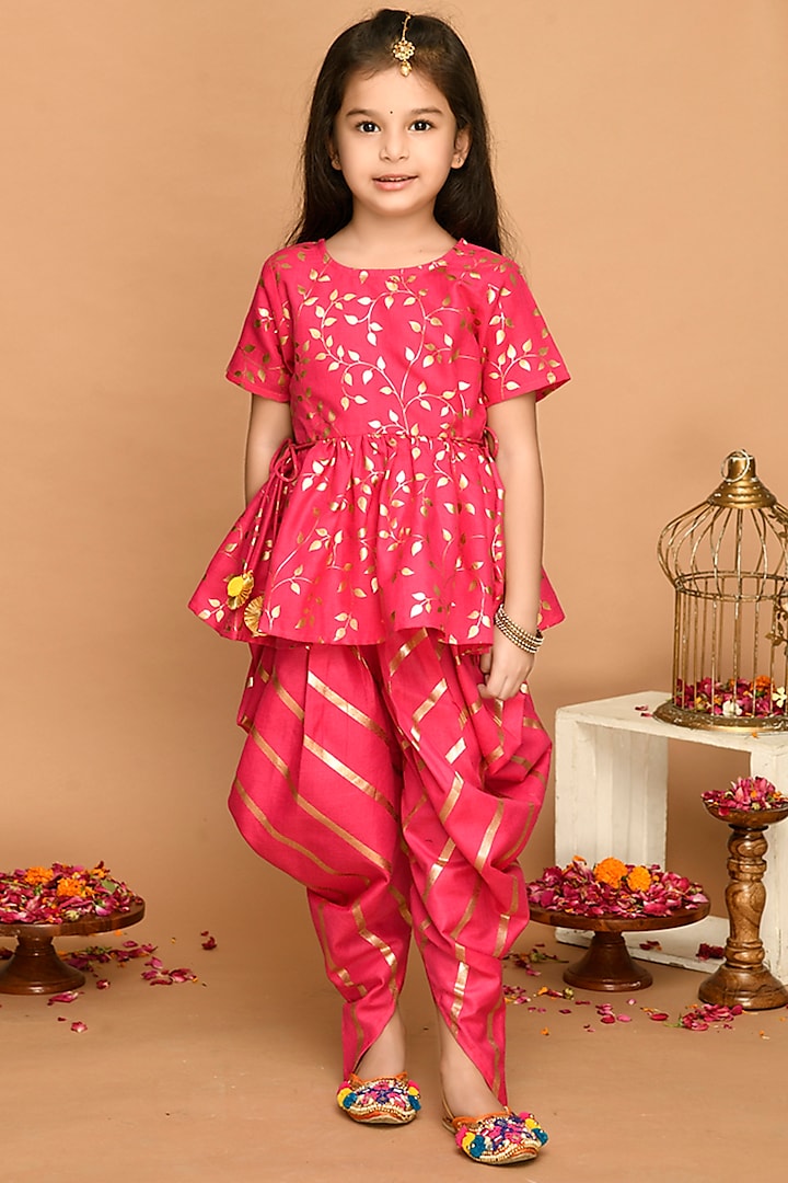 Fuchsia Printed Kurta Set For Girls by Saka Designs at Pernia's Pop Up Shop