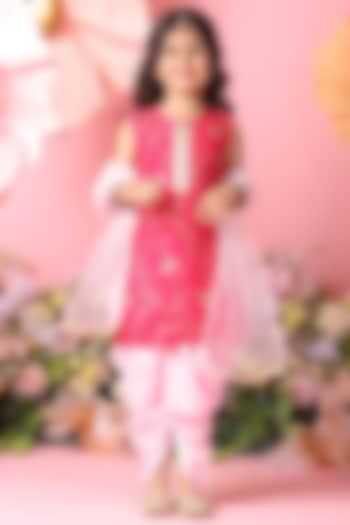 Pink Cotton Blend Floral Embroidered Kurta Set For Girls by Saka Designs at Pernia's Pop Up Shop