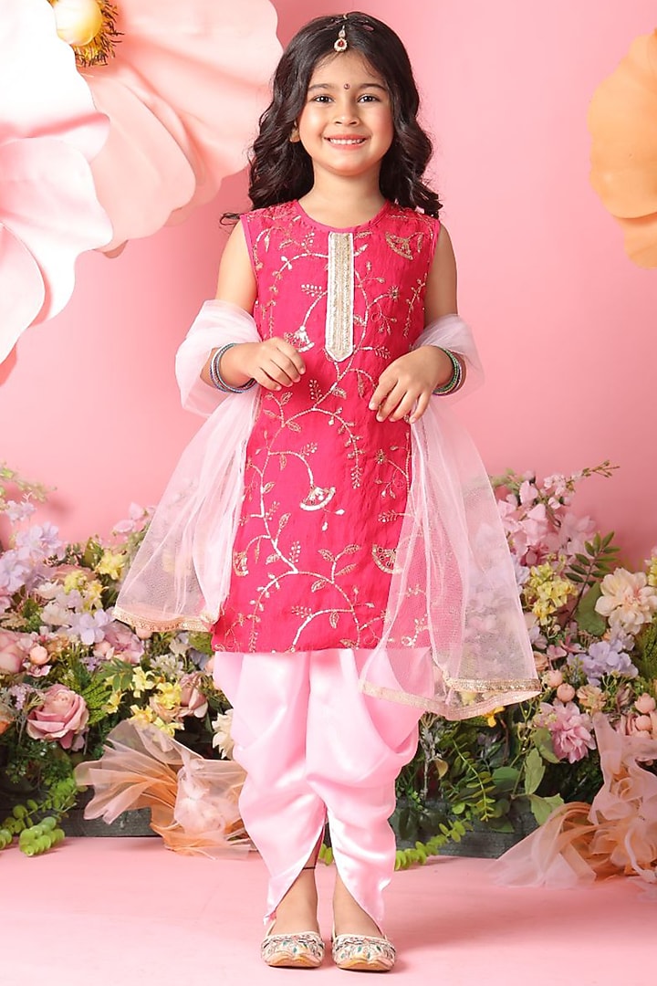 Pink Cotton Blend Floral Embroidered Kurta Set For Girls by Saka Designs at Pernia's Pop Up Shop