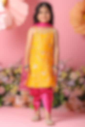 Yellow Silk Blend Embroidered Kurta Set For Girls by Saka Designs at Pernia's Pop Up Shop
