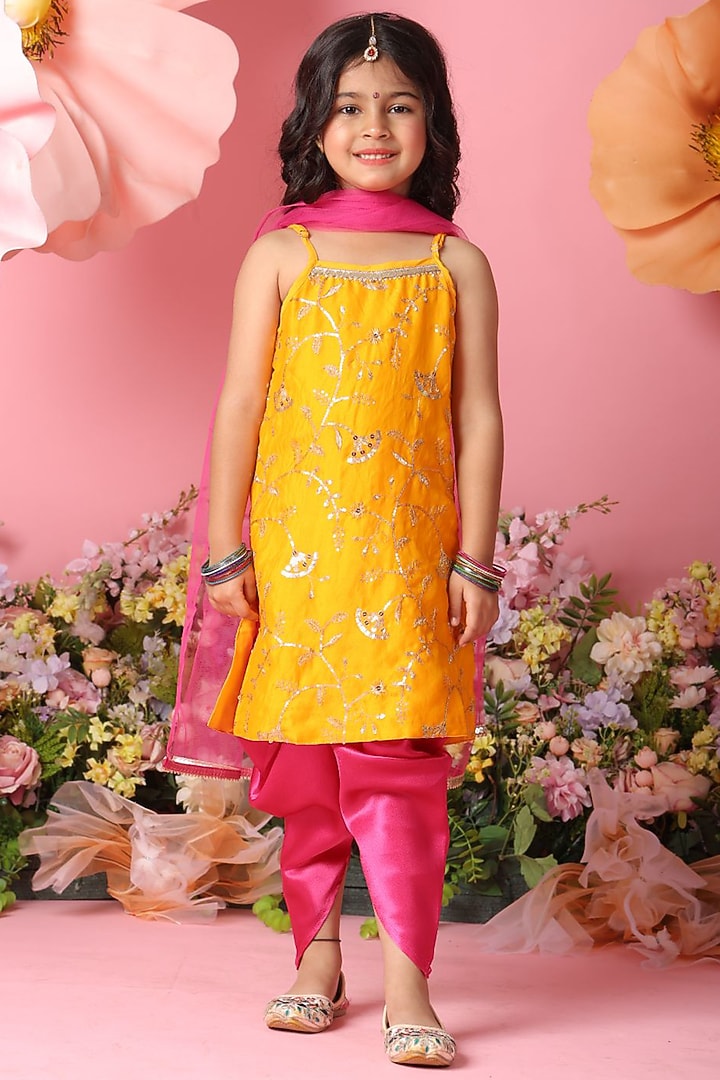 Yellow Silk Blend Embroidered Kurta Set For Girls by Saka Designs at Pernia's Pop Up Shop