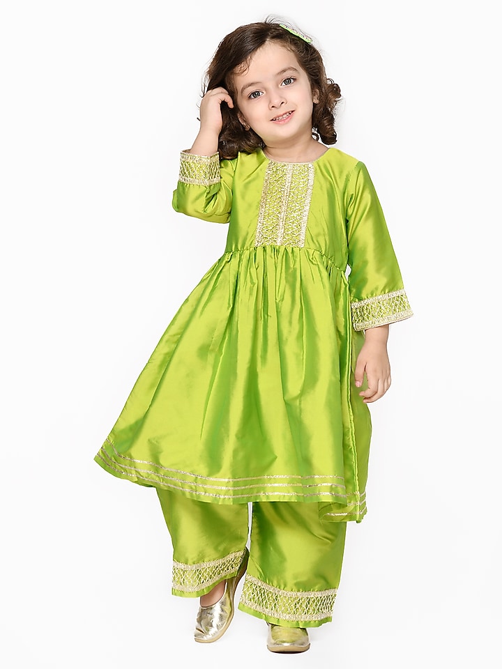 Parrot Green Silk Blend Kurta Set For Girls by Saka Designs at Pernia's Pop Up Shop