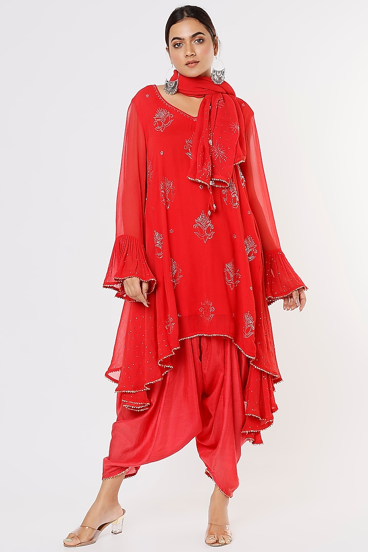 Red Embroidered Kurta Set by Sangeeta Kilachand