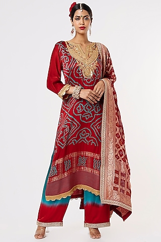 Maroon Hand Embroidered Kurta Set by Sangeeta Kilachand
