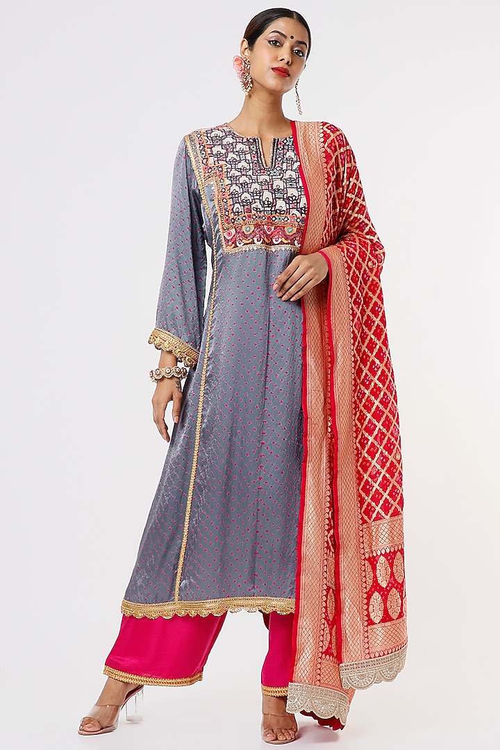 Grey Embroidered Kurta Set by Sangeeta Kilachand