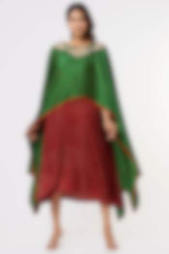 Emerald Green Embroidered Cape Set by Sangeeta Kilachand at Pernia's Pop Up Shop