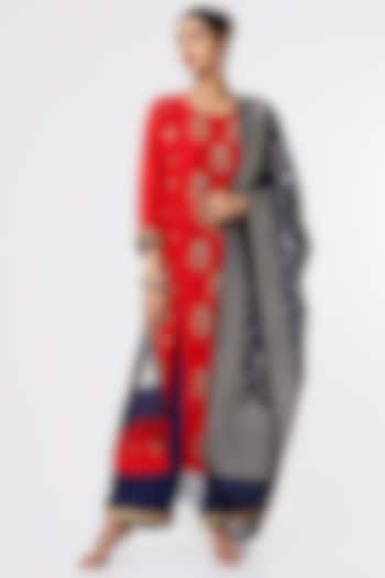 Red Silk Embroidered Kurta Set by Sangeeta Kilachand at Pernia's Pop Up Shop