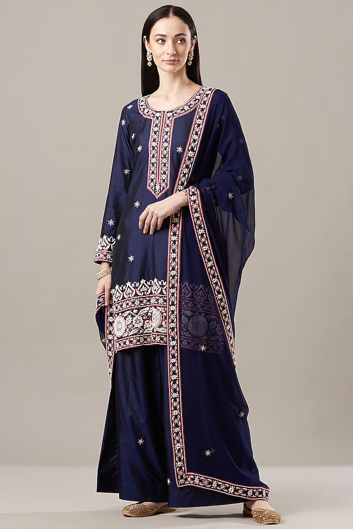 Navy Blue Embroidered Kurta Set by Sangeeta Kilachand at Pernia's Pop Up Shop