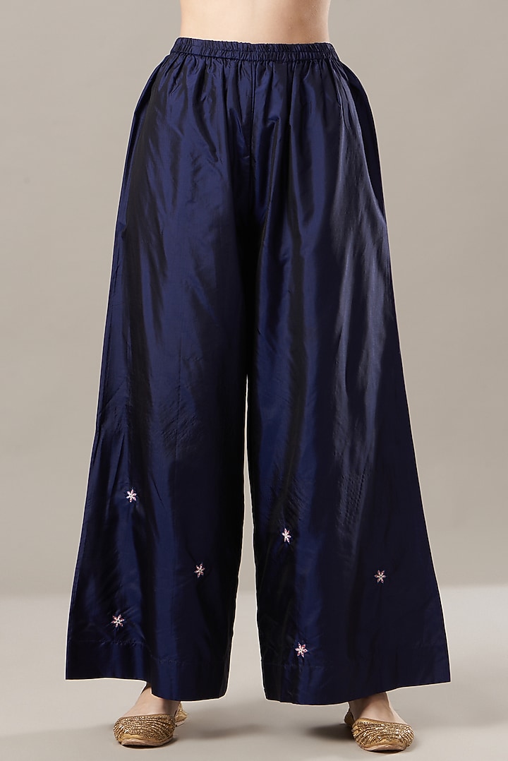 Navy Blue Embroidered Kurta Set by Sangeeta Kilachand at Pernia's Pop Up Shop
