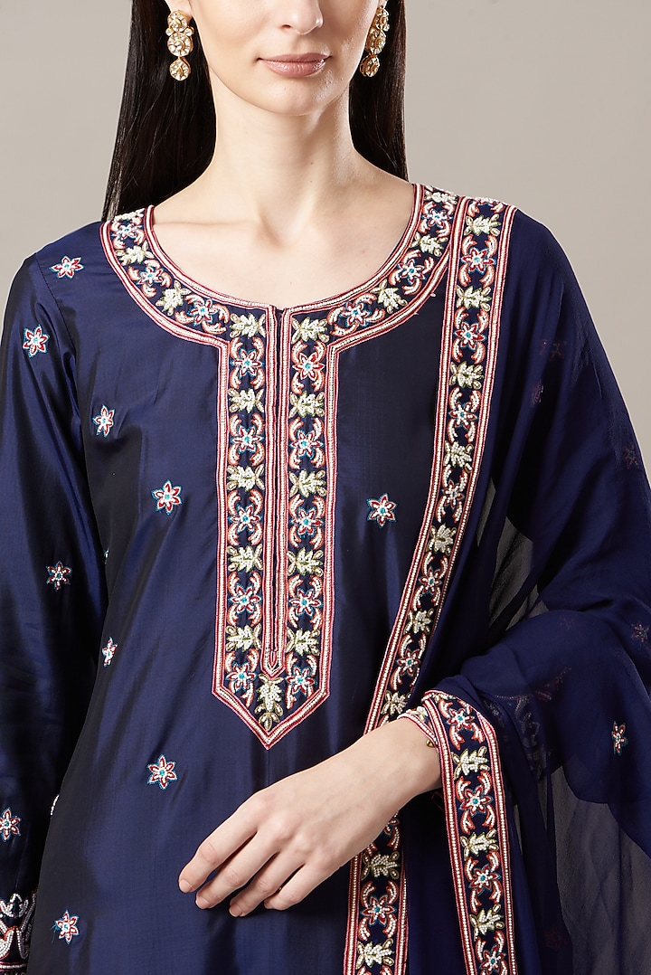 Navy Blue Embroidered Kurta Set by Sangeeta Kilachand at Pernia's Pop Up Shop