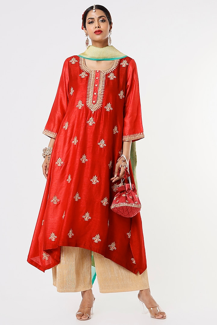 Red Raw Silk Embroidered Kurta Set by Sangeeta Kilachand