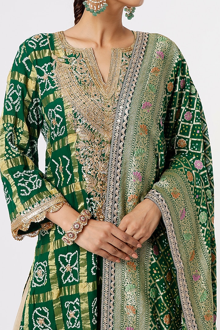Emerald Green Hand Embroidered Kurta Set by Sangeeta Kilachand at Pernia's Pop Up Shop
